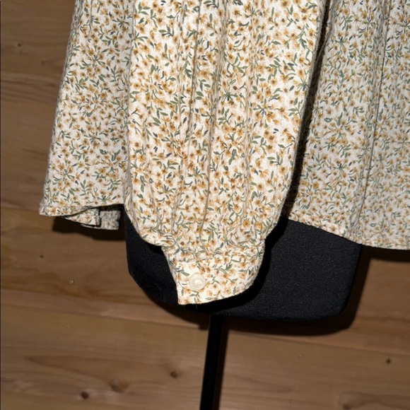 Floral Cream Women's Top ruffled neckline , wrists & button front cottagecore - Picture 6 of 14